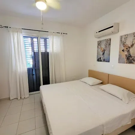 Large 2-bedroom Townhouse With Patio, 200mbps Wifi Daire Pafos