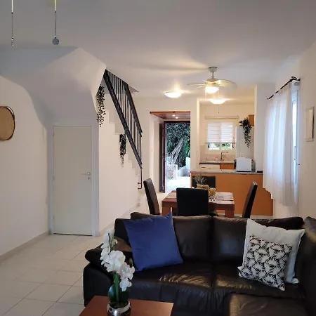 Large 2-bedroom Townhouse With Patio, 200mbps Wifi Daire Pafos