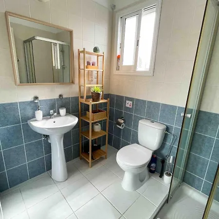 Large 2-bedroom Townhouse With Patio, 200mbps Wifi Pafos