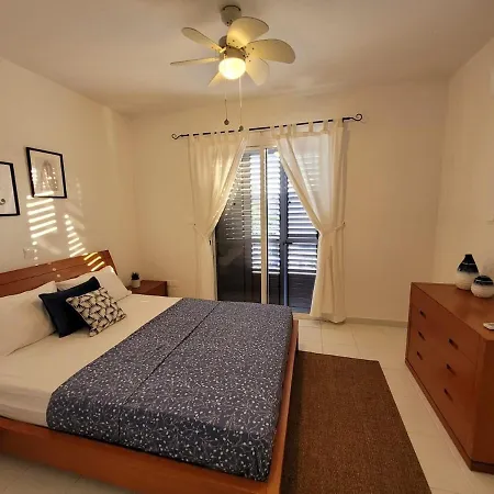 Large 2-bedroom Townhouse With Patio, 200mbps Wifi Apartment