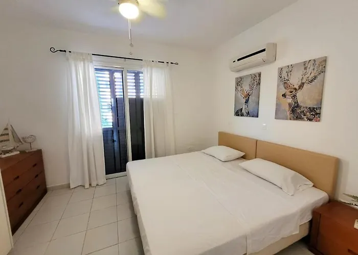 Large 2-bedroom Townhouse With Patio, 200mbps Wifi Lejlighed Paphos