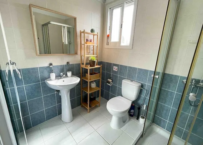 Large 2-bedroom Townhouse With Patio, 200mbps Wifi Paphos