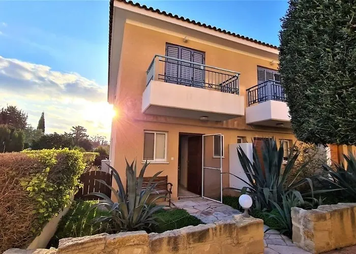 Large 2-bedroom Townhouse With Patio, 200mbps Wifi * Paphos